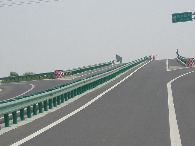 通辽高速公路护栏的材质与规格