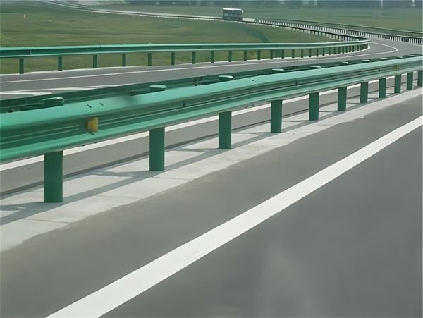 通辽高速护栏板守护安全广泛应用于多个行业